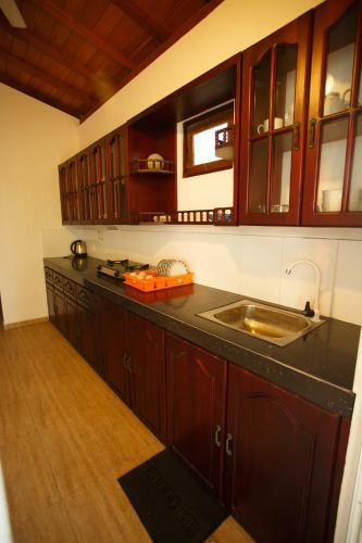 Hotel Tharanga Surfing Villa