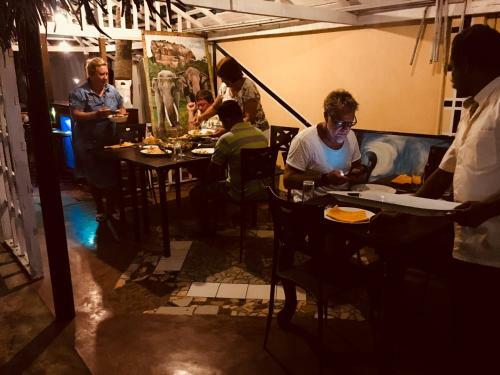 Hotel Tharanga Surfing Villa