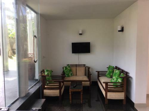 Hotel Shaka Surf Camp
