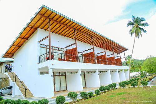 Saru Blue Sapphire Hotel