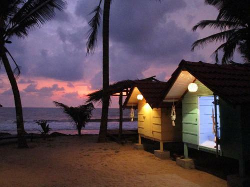 Just Chillin' Beach Hostel