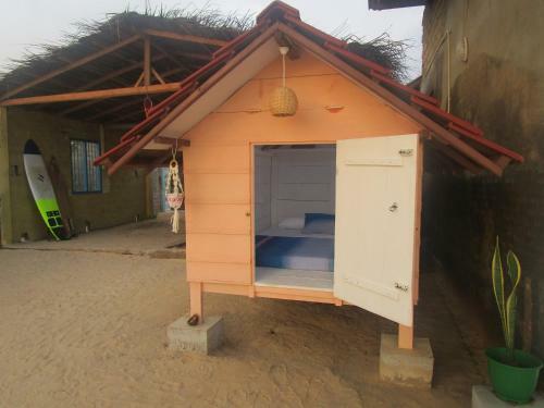 Just Chillin' Beach Hostel