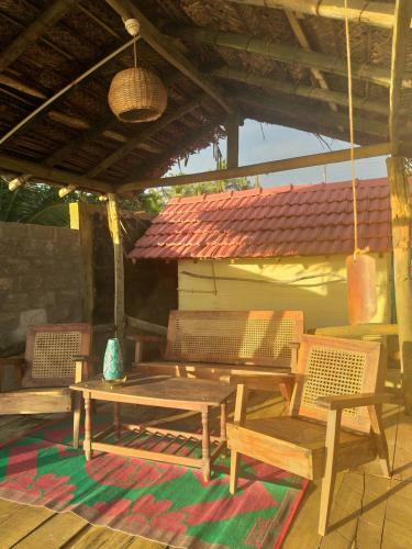 Just Chillin' Beach Hostel
