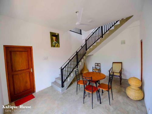 Villa Antique House