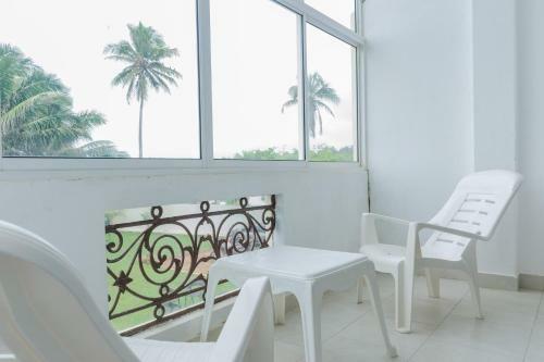 Oyo 406 Moya Hotel & Beach Resort