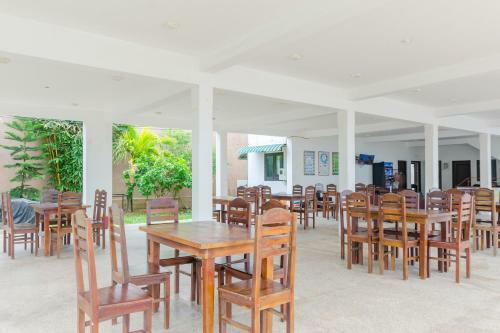 Oyo 406 Moya Hotel & Beach Resort
