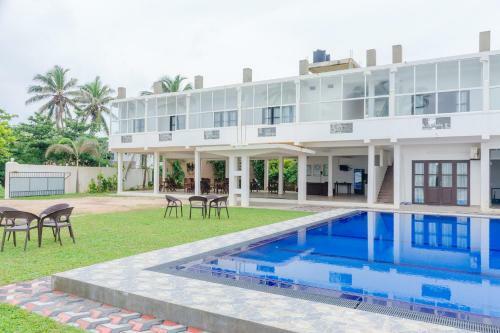 Oyo 406 Moya Hotel & Beach Resort