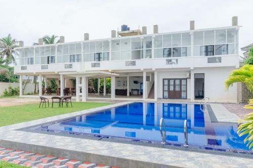 Oyo 406 Moya Hotel & Beach Resort
