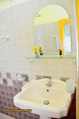 Hostal House Of Richness