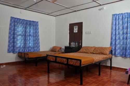 Hostal Bobbi Rest House
