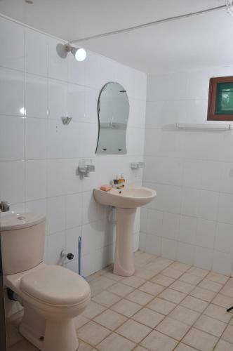 Hostal Bobbi Rest House