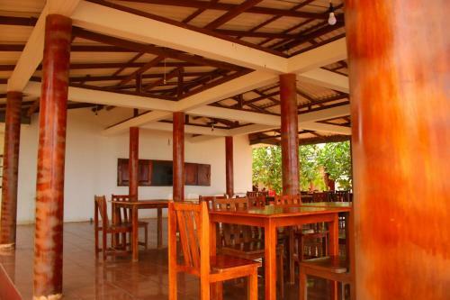 Hotel Under Water Safaris And Resort