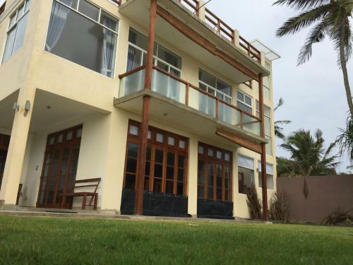 Villa Sanar� Uswetakeyyawa Beach