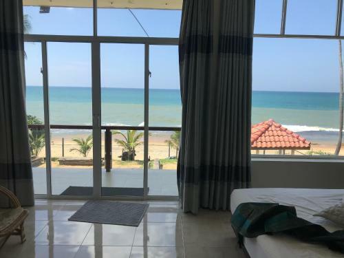 Villa Sanar� Uswetakeyyawa Beach