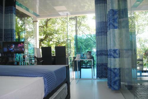 Hotel Glass Rooms Accommodations Adam's Peak