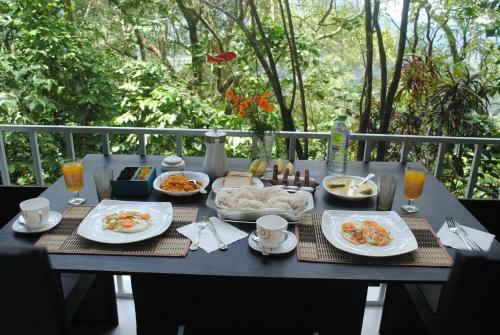 Hotel Glass Rooms Accommodations Adam's Peak