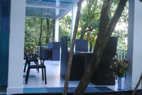 Hotel Glass Rooms Accommodations Adam's Peak