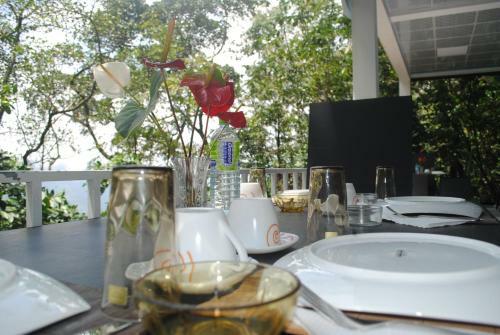 Hotel Glass Rooms Accommodations Adam's Peak