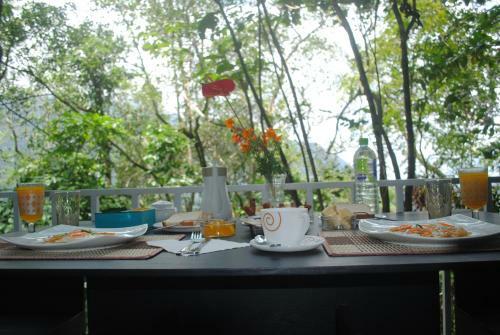 Hotel Glass Rooms Accommodations Adam's Peak