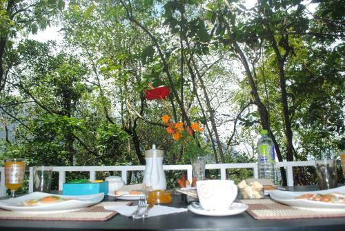 Hotel Glass Rooms Accommodations Adam's Peak
