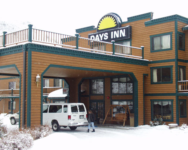 Hotel The Point Inn & Suites (.)