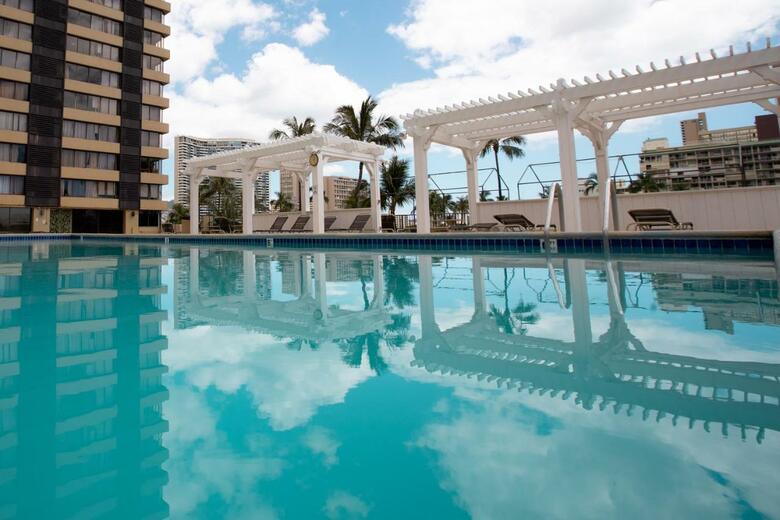 Hotel Hawaiian Monarch