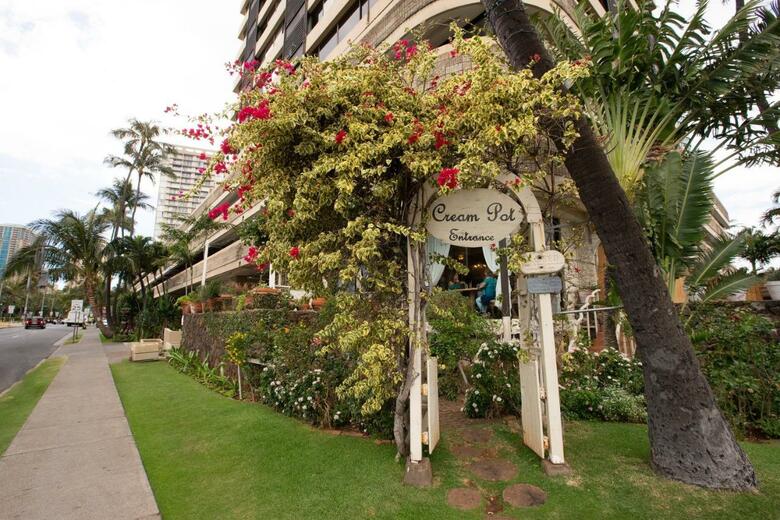 Hotel Hawaiian Monarch