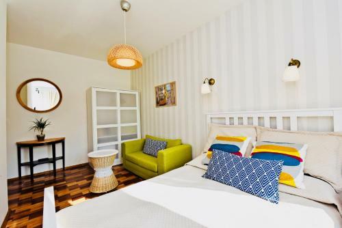 Hostal Holiday House Apartments