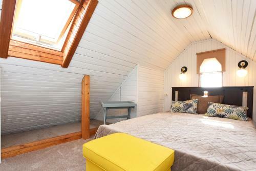 Hostal Holiday House Apartments