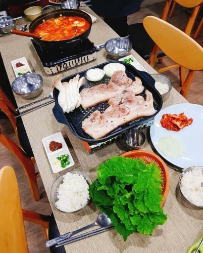 Hostal Sanbangsan Hot Spring Guesthouse