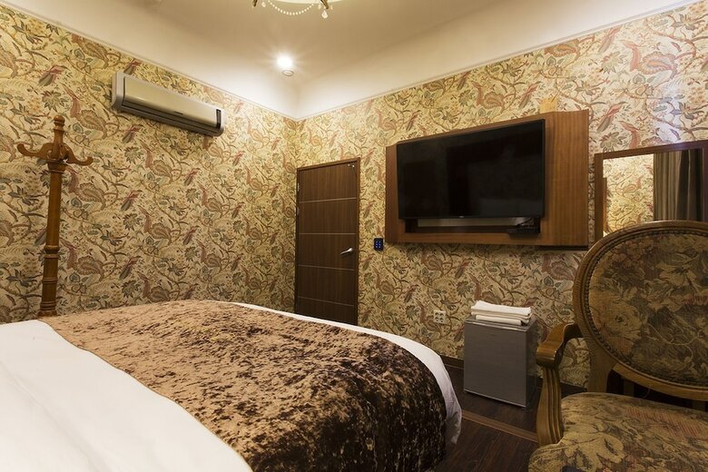 Carlton Hotel