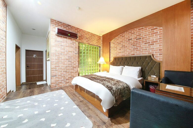 Carlton Hotel