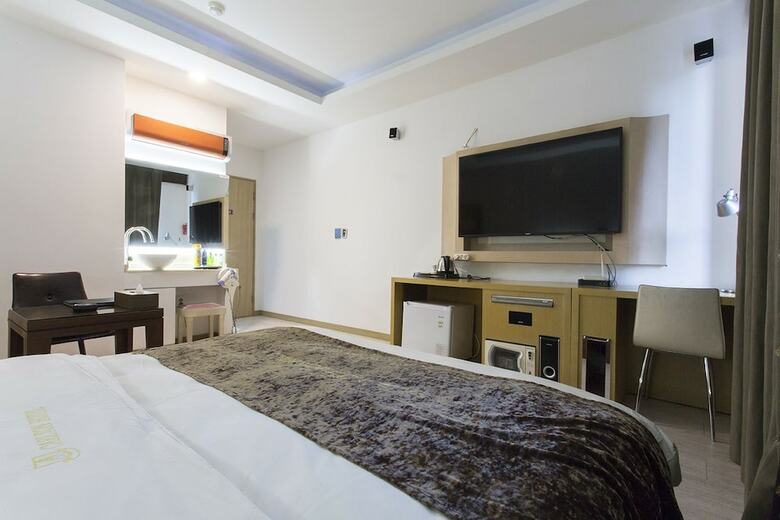 Carlton Hotel