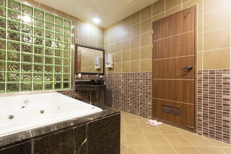 Carlton Hotel