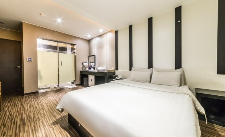 Rampart Hotel