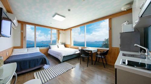 Yeosu Carp Island