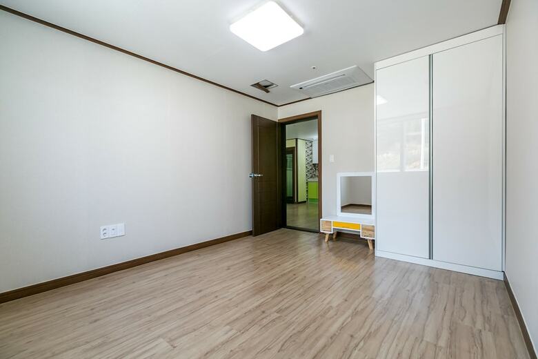 Tongyeong Beach Castle Hotel