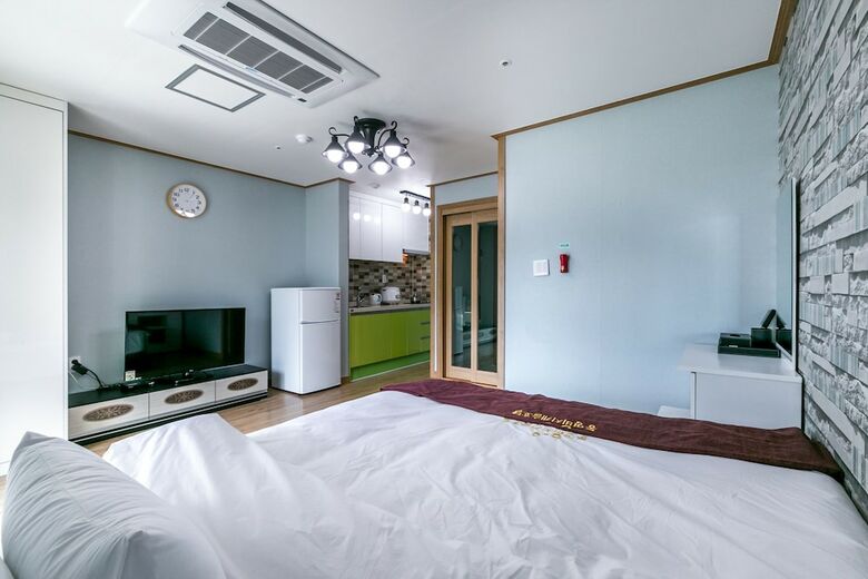 Tongyeong Beach Castle Hotel