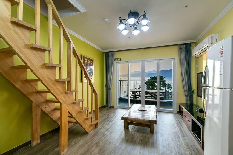 Tongyeong Beach Castle Hotel