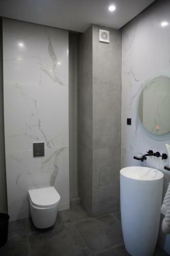 Eleven Hotel And Hall