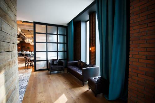 Eleven Hotel And Hall