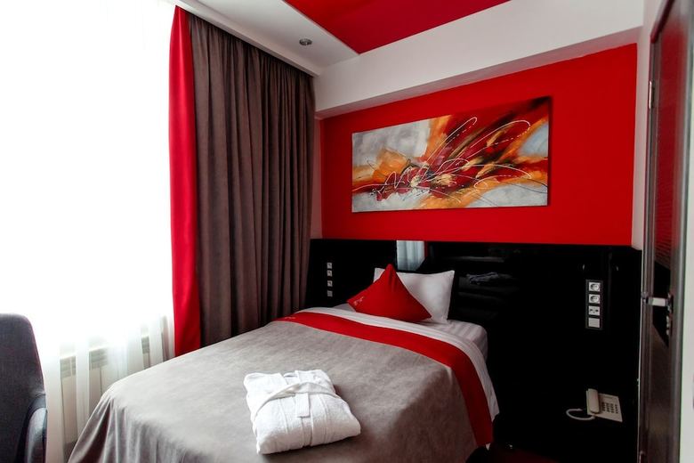 Mildom Premium Hotel