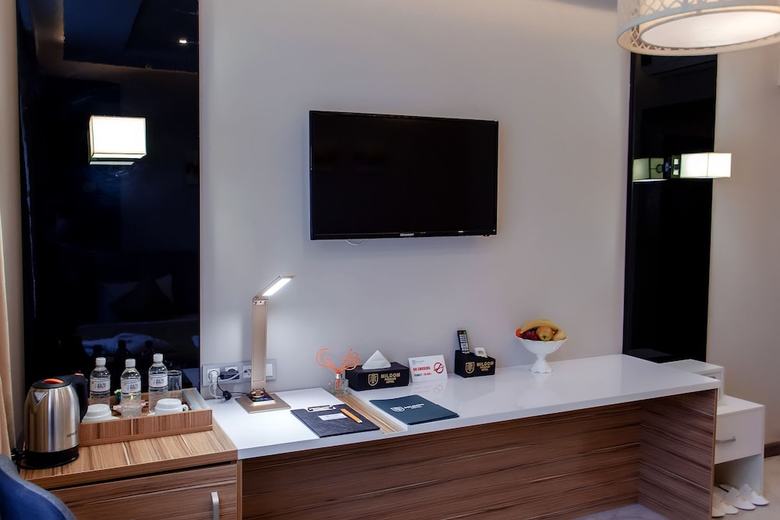 Mildom Premium Hotel
