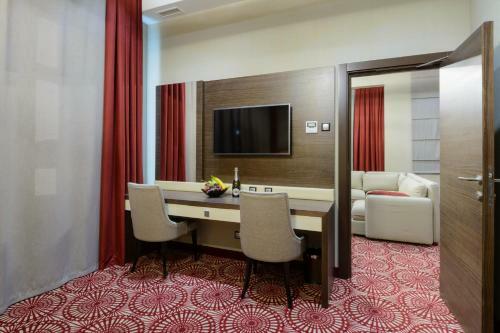 Hotel Senator