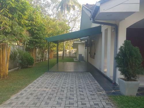 Villa 207/5, Chinthana Road