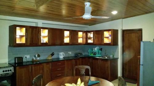 Villa 207/5, Chinthana Road