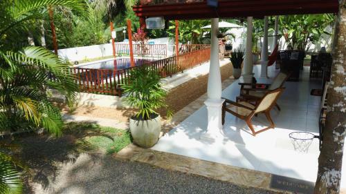 Bed & Breakfast Cocoste Paradise Villa