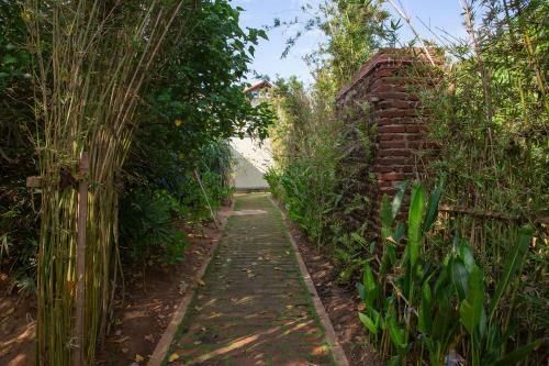Hotel Ravana Garden