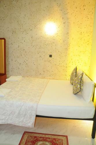 Hotel Ruwanara Royal Majestry