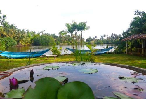 Hostal Bluewhale Lagoon Resort Ahangama